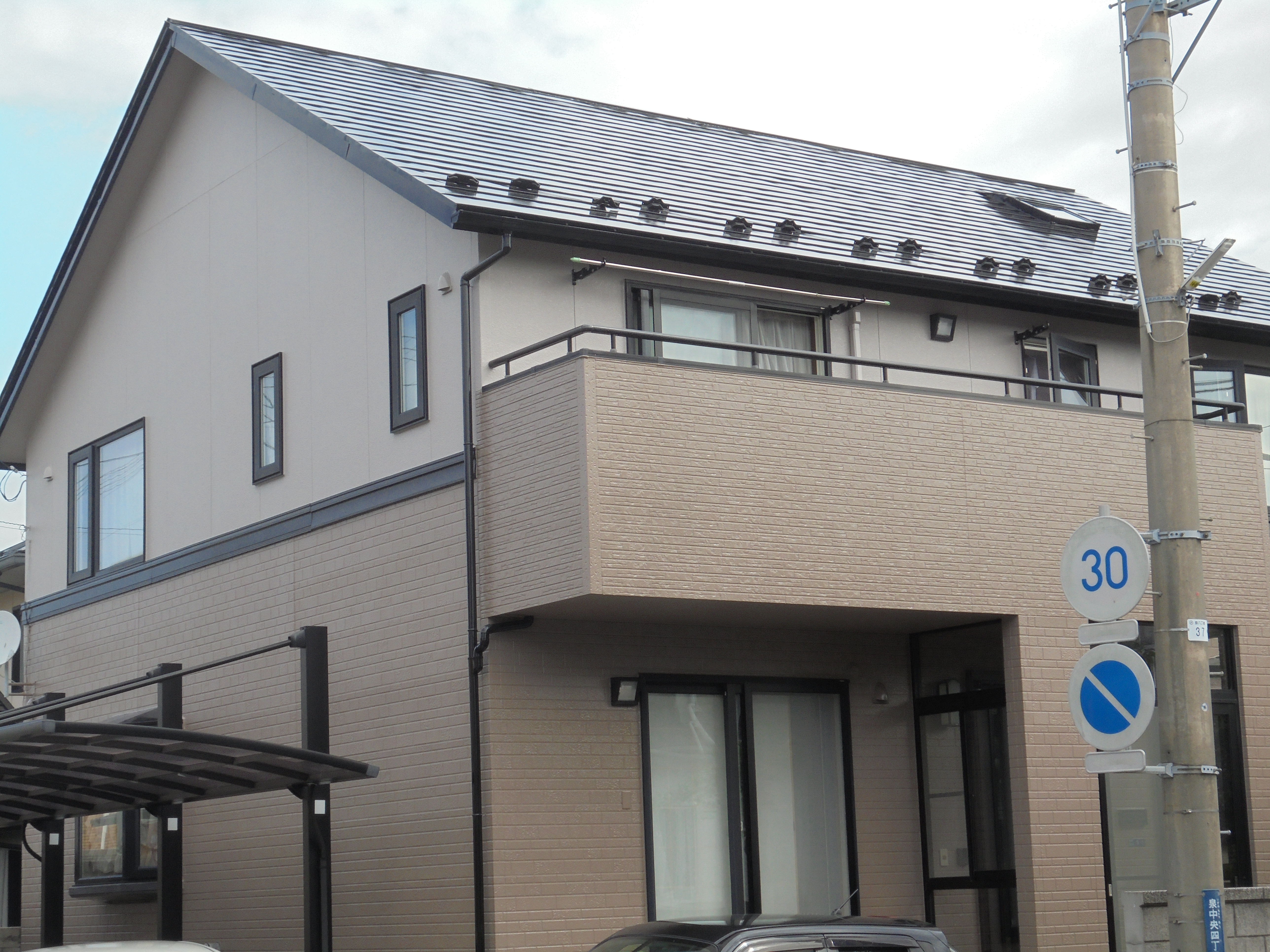 秋田市泉 N様邸（外壁塗装色：２階ND322、１階ND342、屋根塗装色